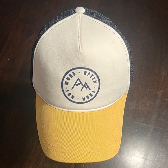 Zara Trucker Hat - Picture 1 of 9